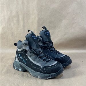 Columbia Women’s Black & Gray Outdoor Boots (200g Insulation, US Size 5)
